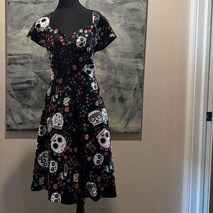 Elegant Black Skull Print Midi Dress